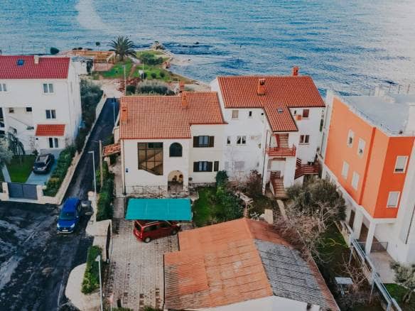 Umag | Ekskluzivna kuća prvi red do mora sa pogledom na more