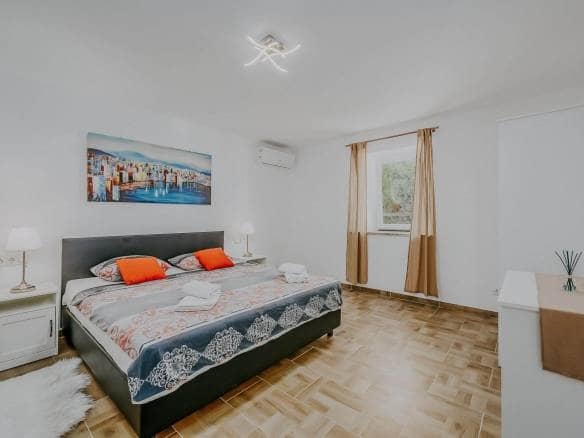 Umag okolica | Vrstna hiša z bazenom in velikim potencialom