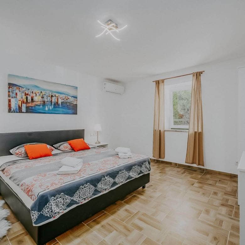 Umag okolica | Vrstna hiša z bazenom in velikim potencialom
