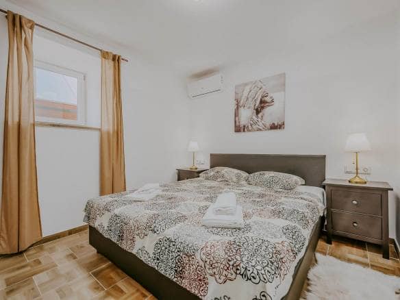 Umag okolica | Vrstna hiša z bazenom in velikim potencialom