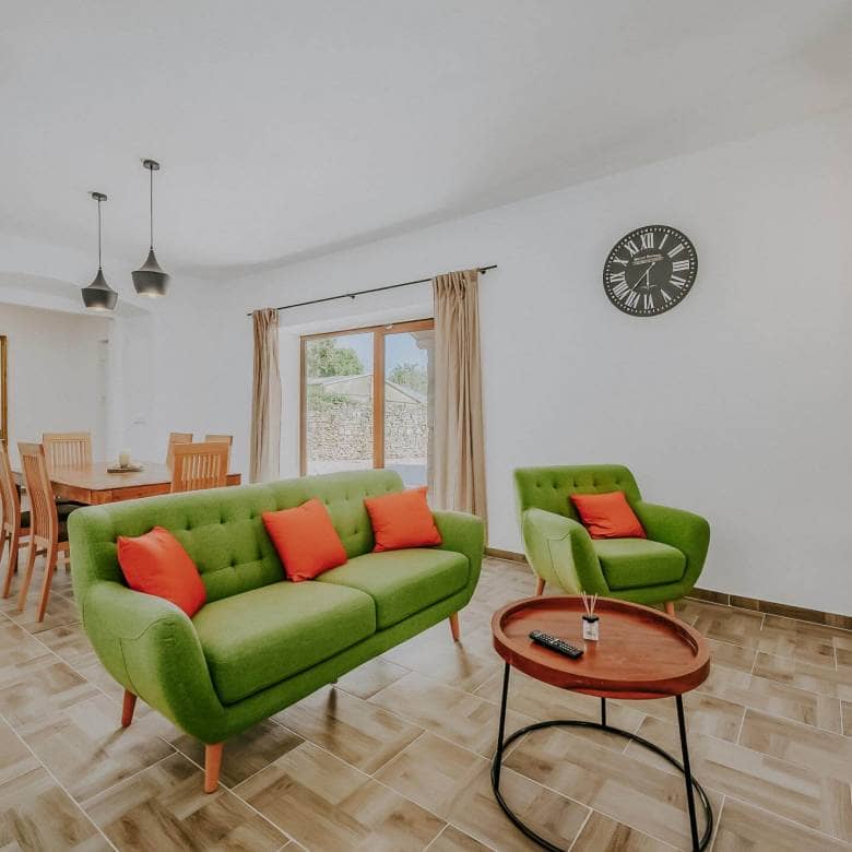 Umag okolica | Vrstna hiša z bazenom in velikim potencialom