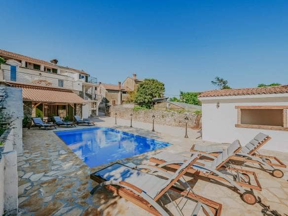 Umag surroundings | Terraced house with swimming pool and great potential
