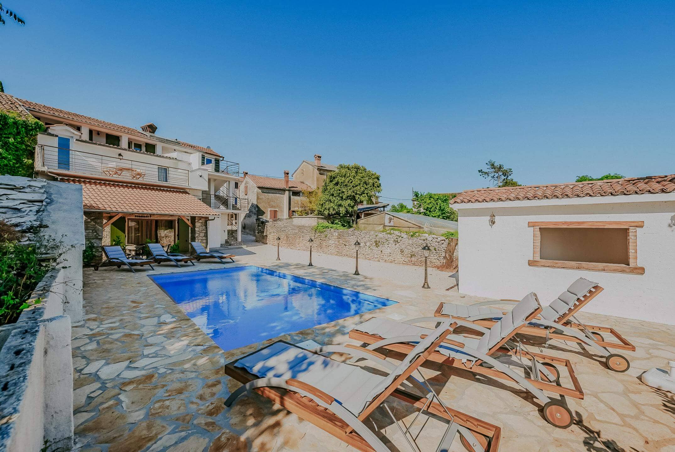 окрестности Умага | Рядный дом с бассейном и большим потенциалом окрестности Умага | Рядный дом с бассейном и большим потенциалом