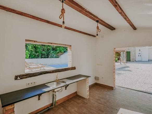 Umag okolica | Vrstna hiša z bazenom in velikim potencialom