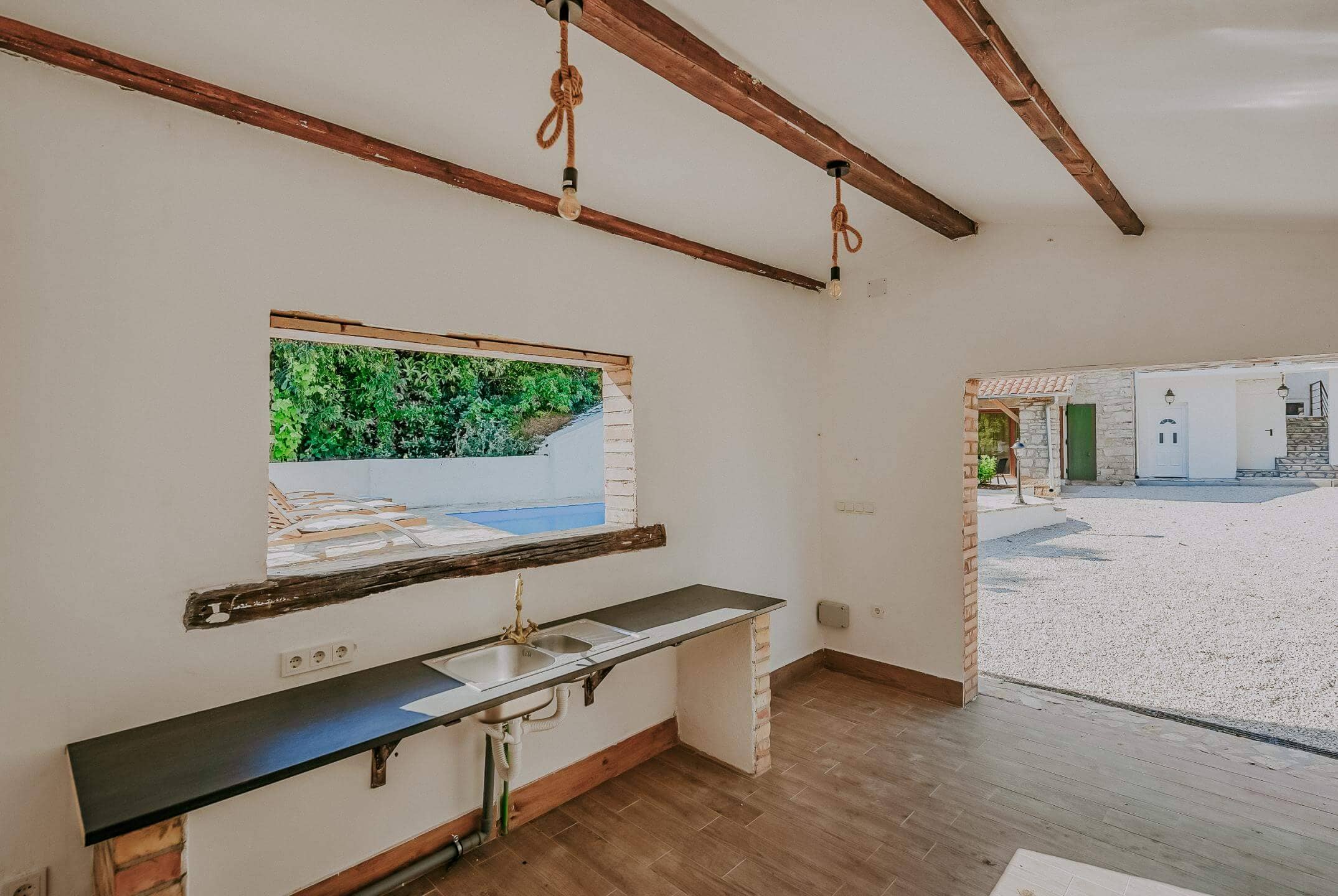 Umag okolica | Vrstna hiša z bazenom in velikim potencialom