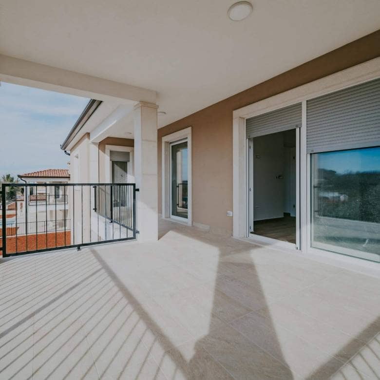 Monte rosso | Villa di nuova costruzione con piscina
