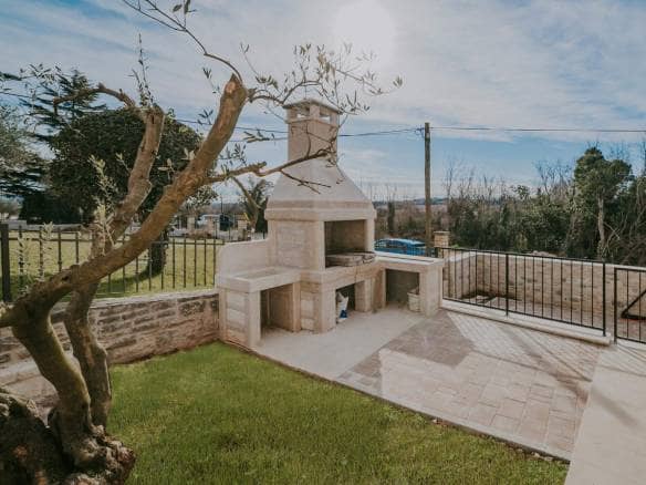 Monte rosso | Villa di nuova costruzione con piscina