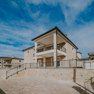 Crveni vrh | Novoizgrađena vila sa bazenom