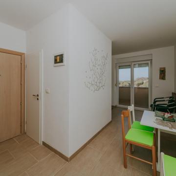 Ekskluzivna prodaja | Stan u Zambratiji na prvom katu s pogledom na more