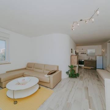 Эксклюзивная распродажа | Квартира в Замбратии на первом этаже с видом на море