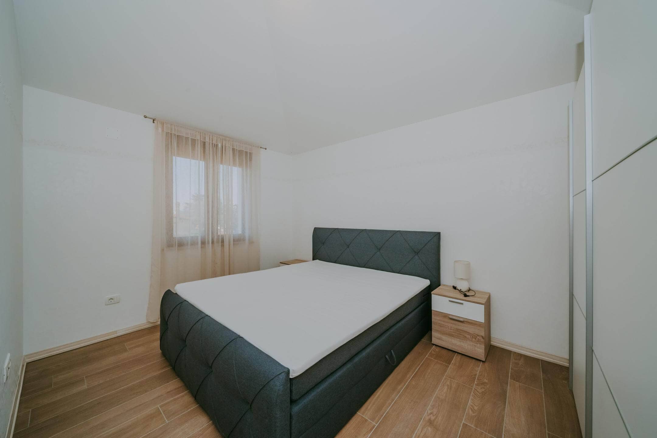 Kaštel okolica | Prostrana vila s bazenom