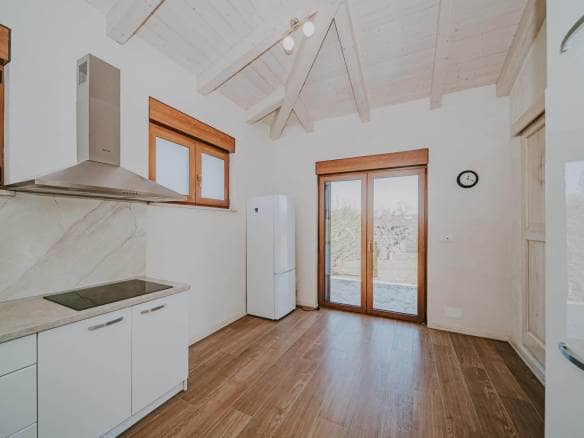 Kaštel okolica | Prostrana vila s bazenom