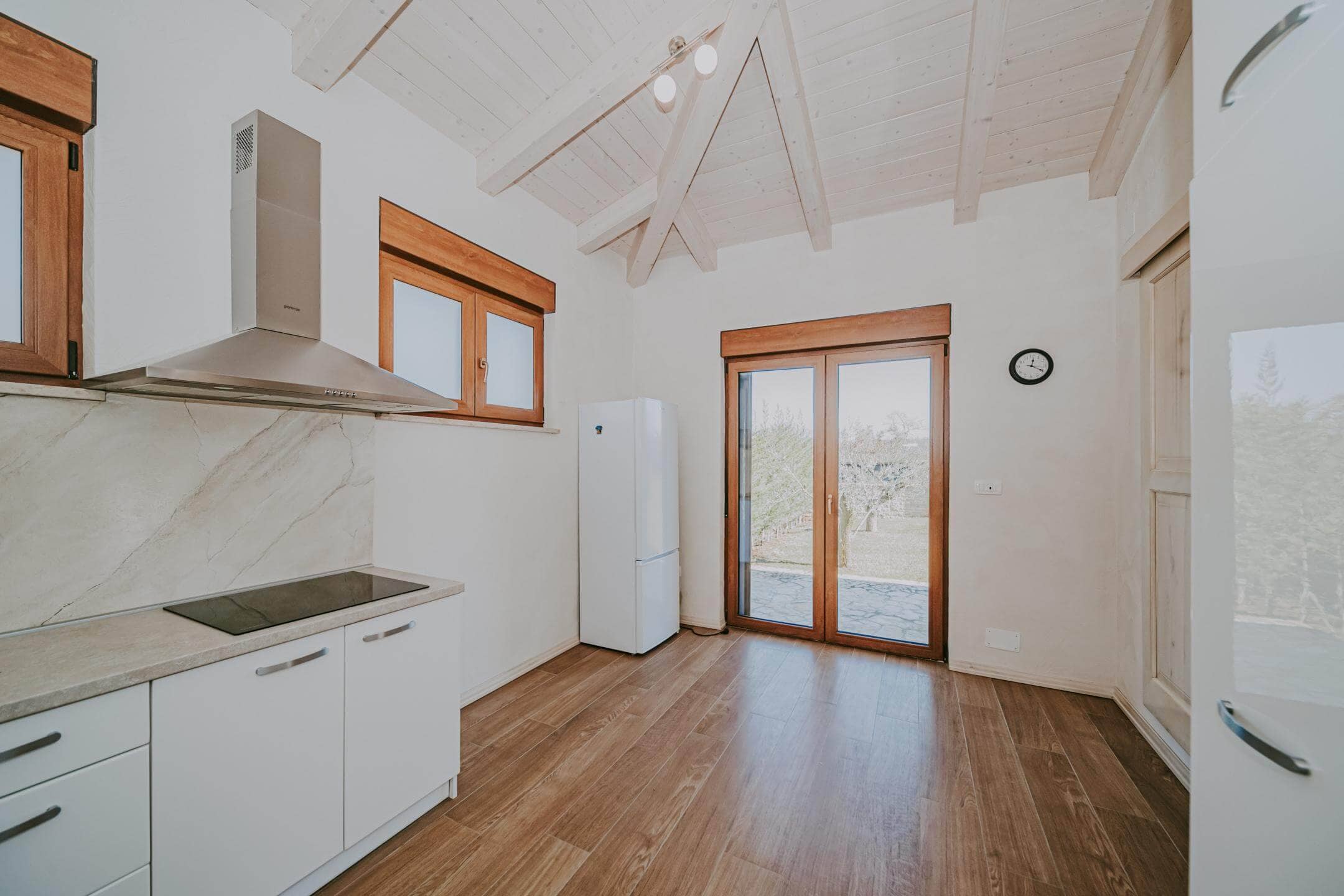 Kaštel okolica | Prostrana vila s bazenom