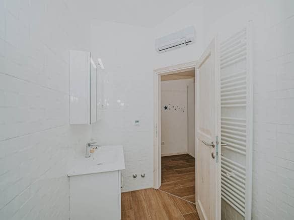 Kaštel okolica | Prostrana vila s bazenom
