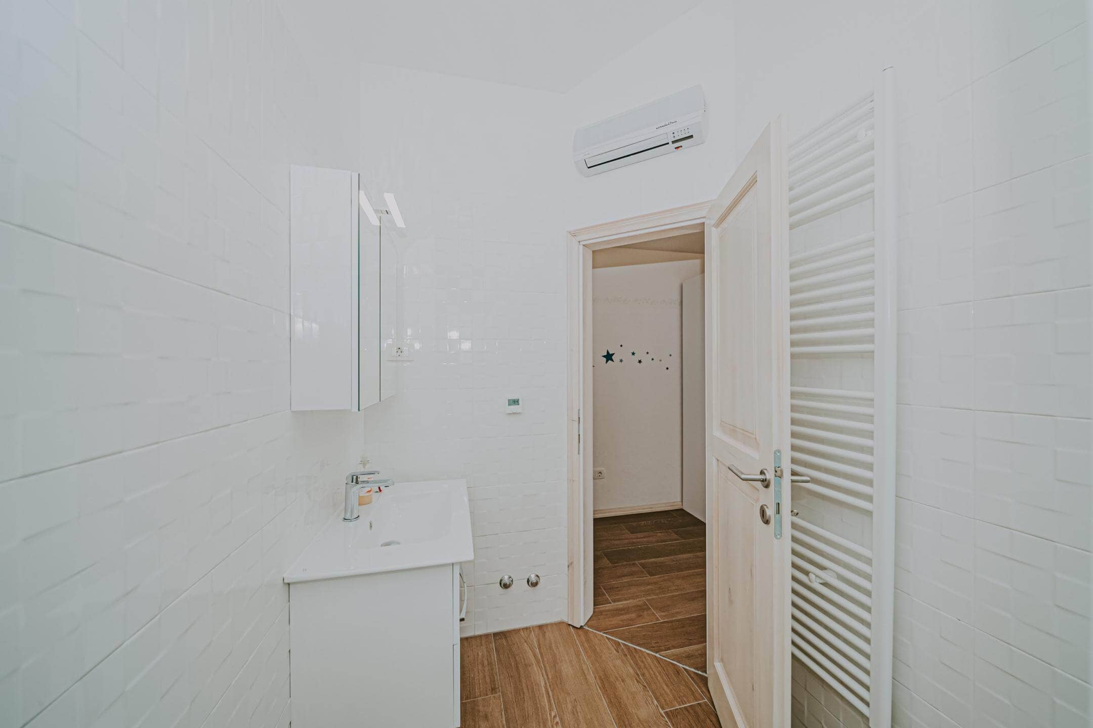 Kaštel okolica | Prostrana vila s bazenom