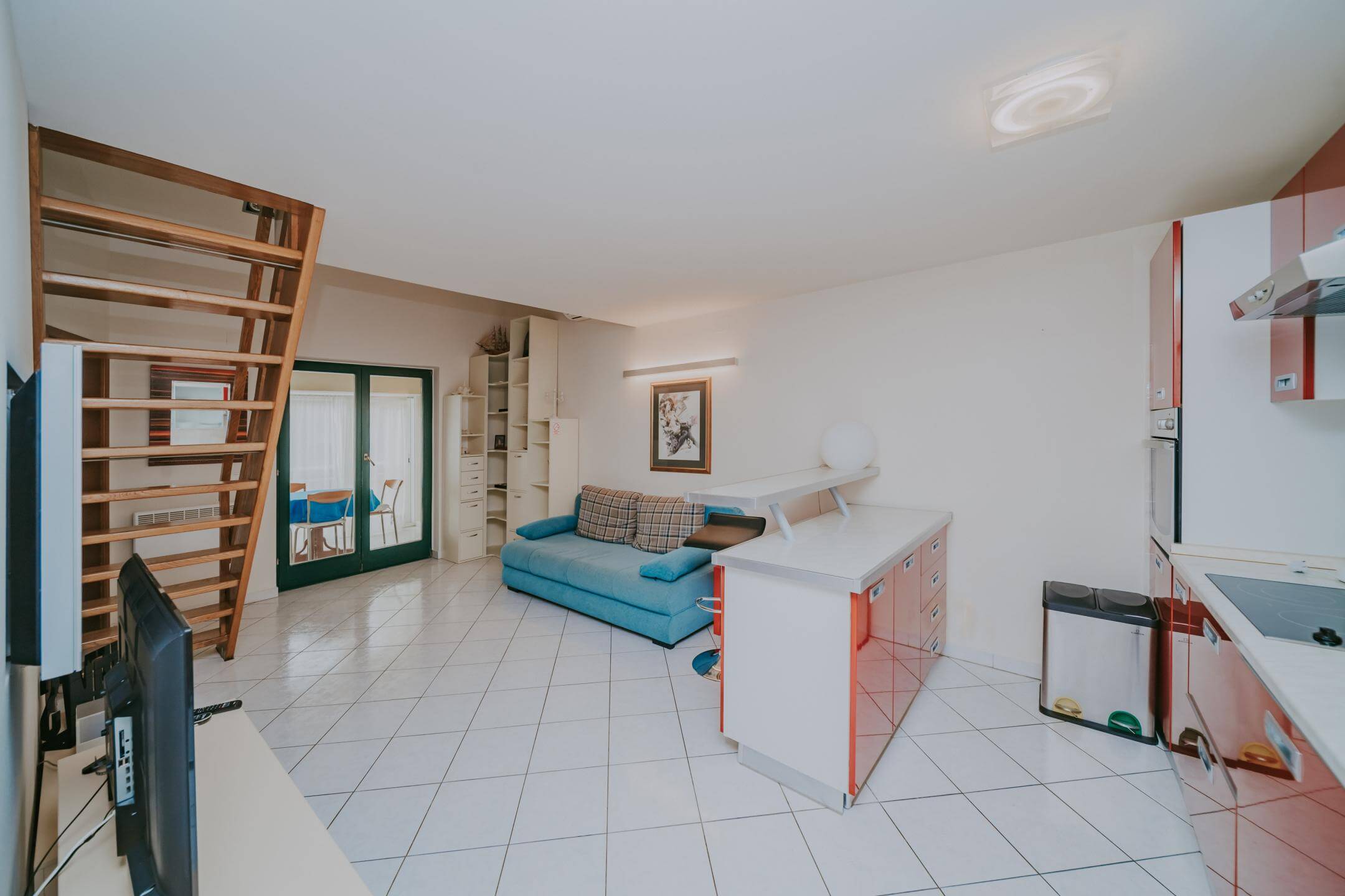 Замбратия | Квартира на двух этажах у моря