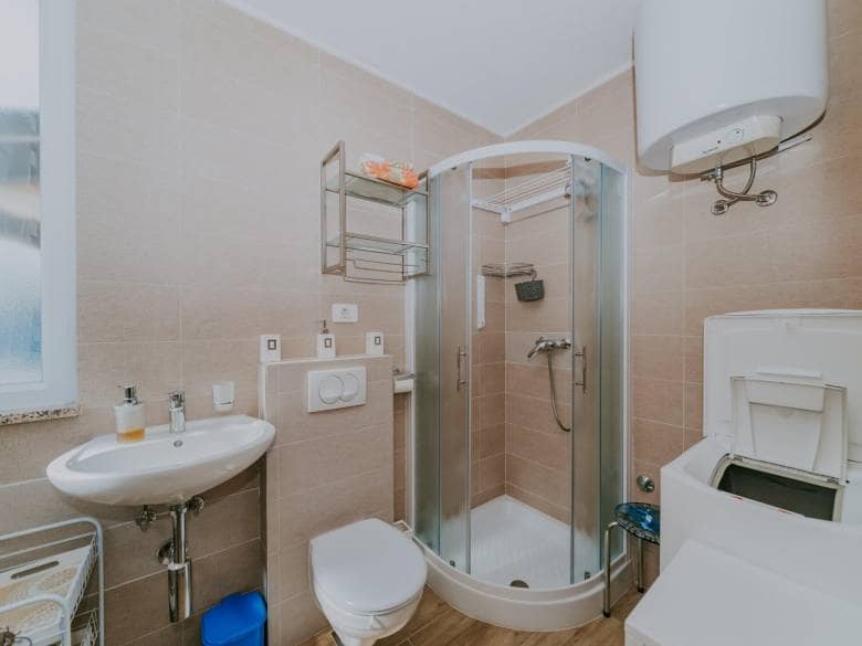Exklusive Vermietung | Zimmer mit Bad in Murine bei Umag