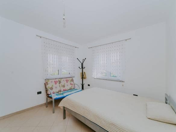 Umag | Maus | Geräumige Wohnung im Erdgeschoss mit Garten und großem Abstellraum