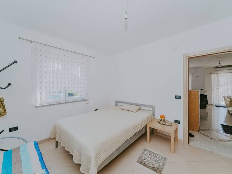 Umag | Maus | Geräumige Wohnung im Erdgeschoss mit Garten und großem Abstellraum