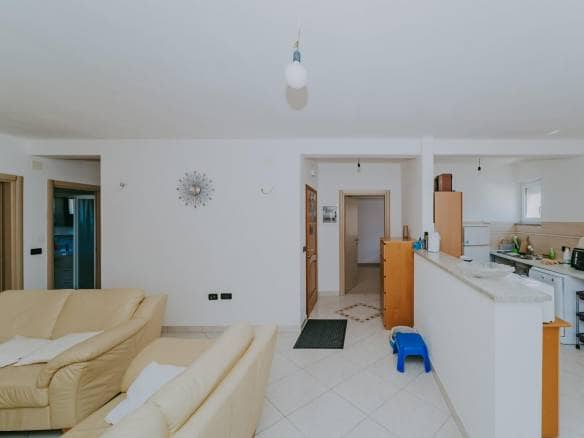 Umag | Maus | Geräumige Wohnung im Erdgeschoss mit Garten und großem Abstellraum