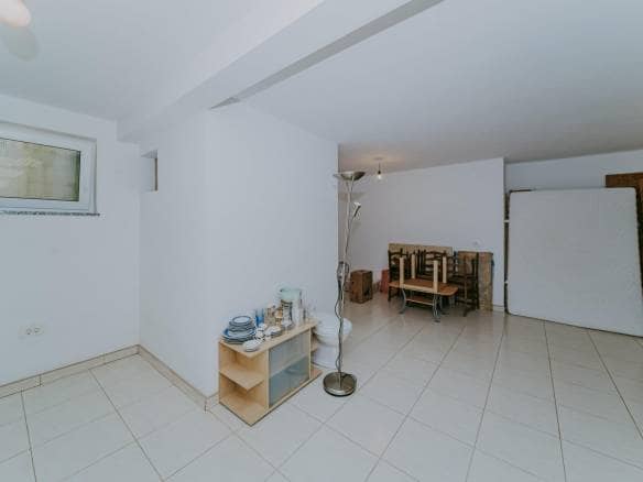 Umag | Maus | Geräumige Wohnung im Erdgeschoss mit Garten und großem Abstellraum