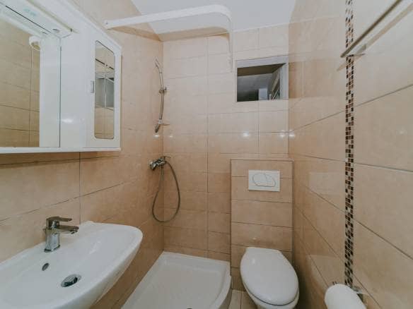 Umag | Maus | Geräumige Wohnung im Erdgeschoss mit Garten und großem Abstellraum