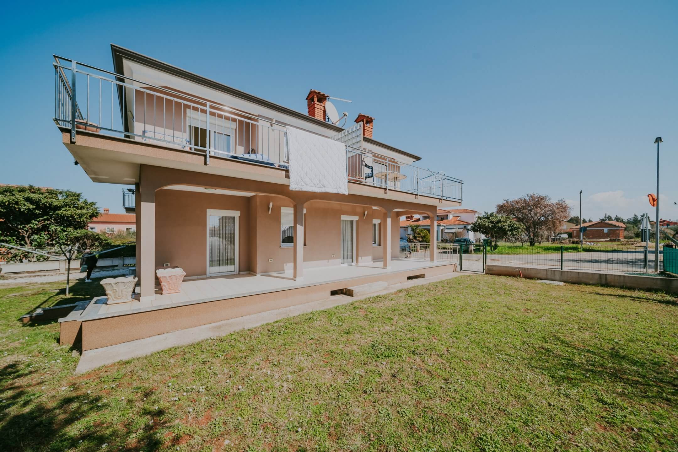 Umag | Maus | Geräumige Wohnung im Erdgeschoss mit Garten und großem Abstellraum