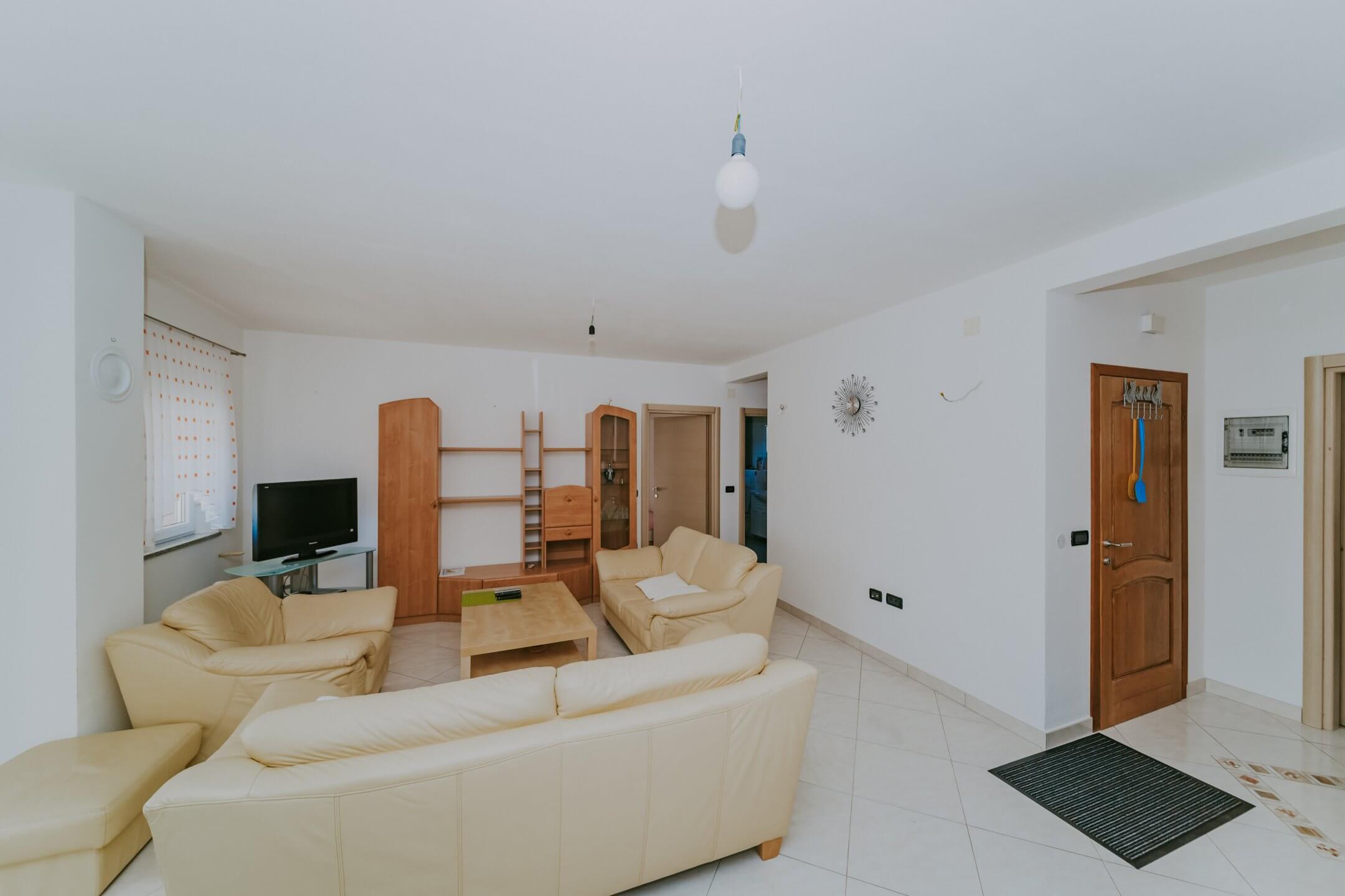 Umag | Maus | Geräumige Wohnung im Erdgeschoss mit Garten und großem Abstellraum