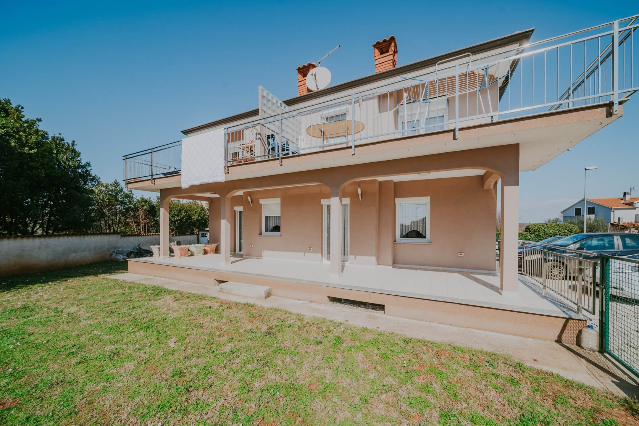 Umag | Maus | Geräumige Wohnung im Erdgeschoss mit Garten und großem Abstellraum