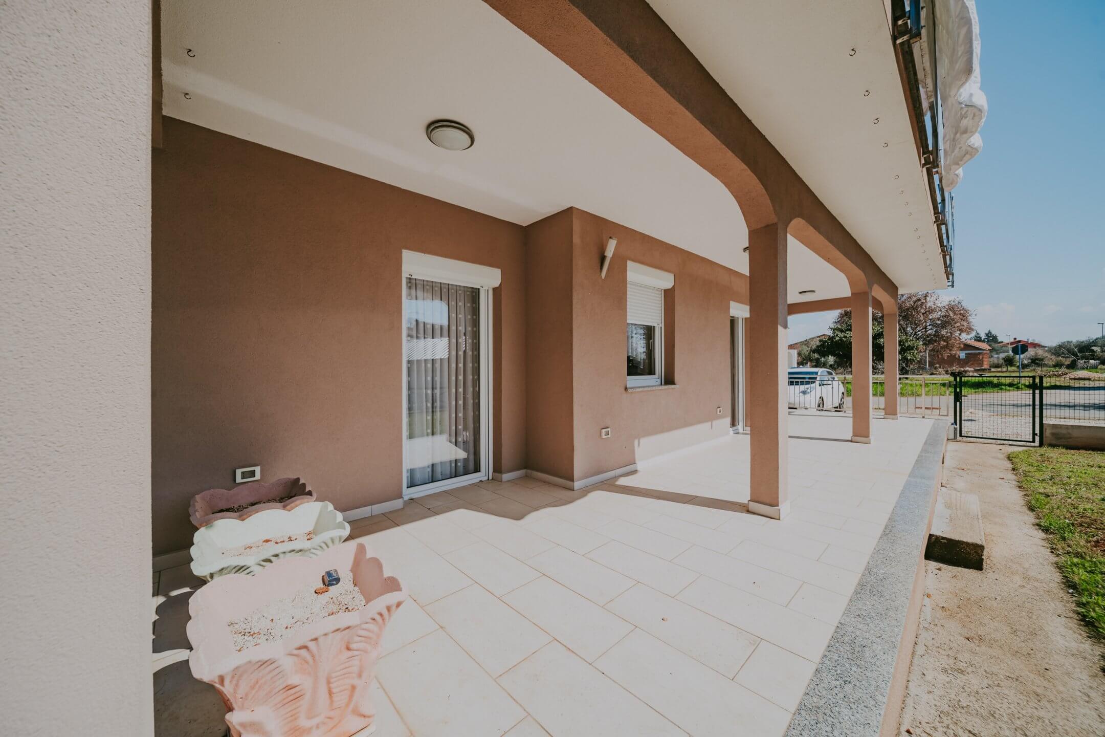 Umag | Maus | Geräumige Wohnung im Erdgeschoss mit Garten und großem Abstellraum