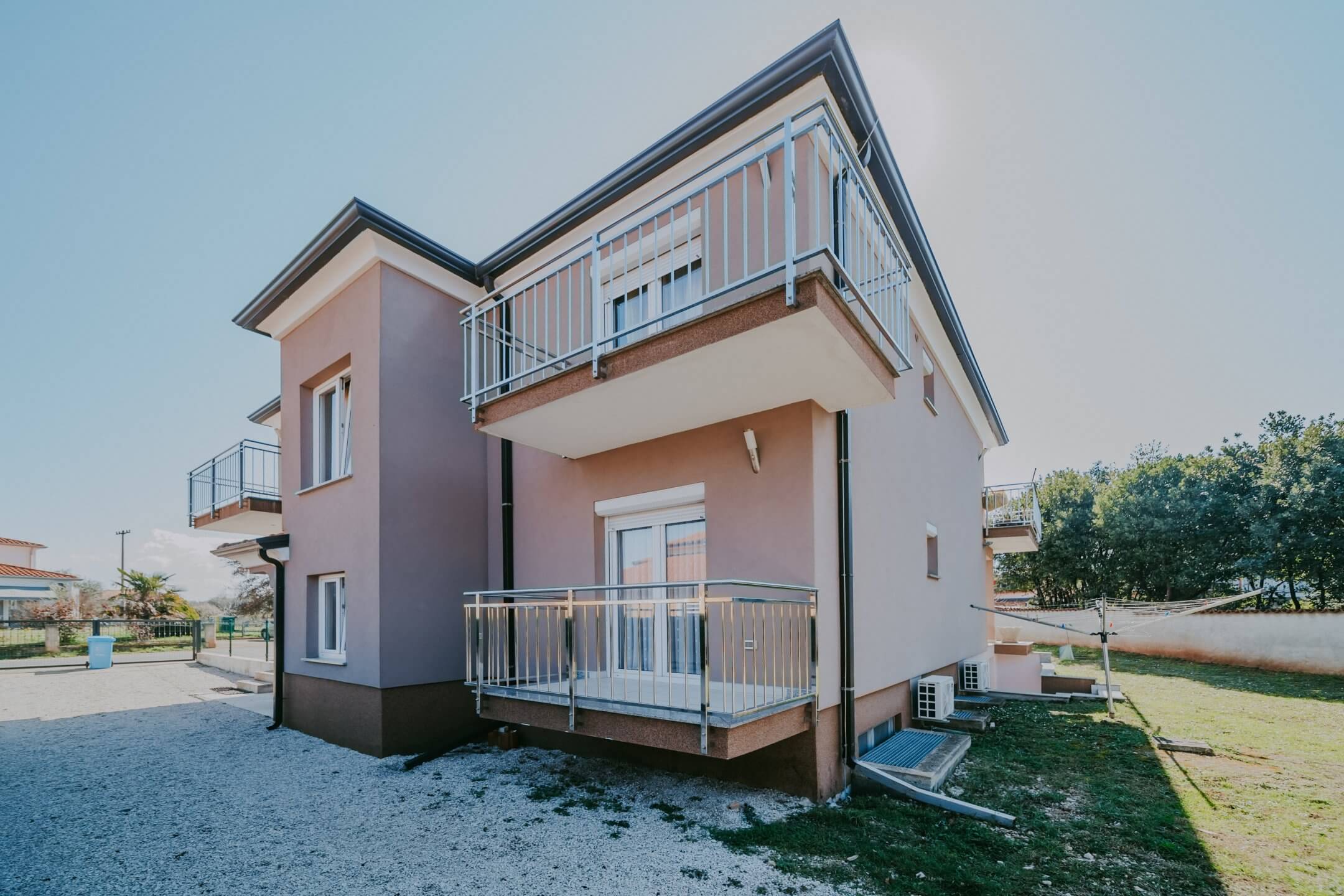 Umag | Maus | Geräumige Wohnung im Erdgeschoss mit Garten und großem Abstellraum