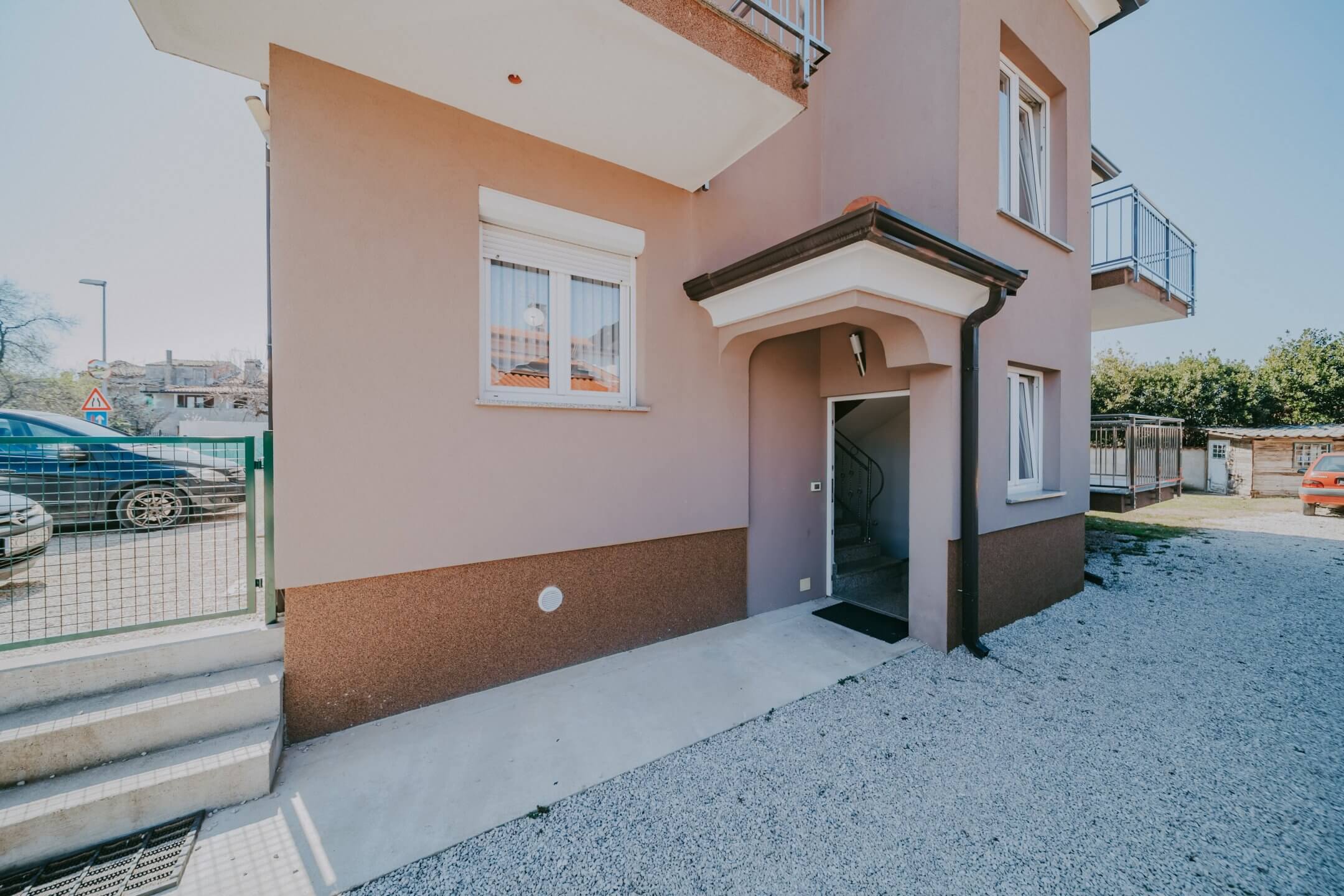 Umag | Maus | Geräumige Wohnung im Erdgeschoss mit Garten und großem Abstellraum