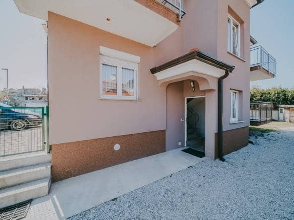 Umag | Maus | Geräumige Wohnung im Erdgeschoss mit Garten und großem Abstellraum