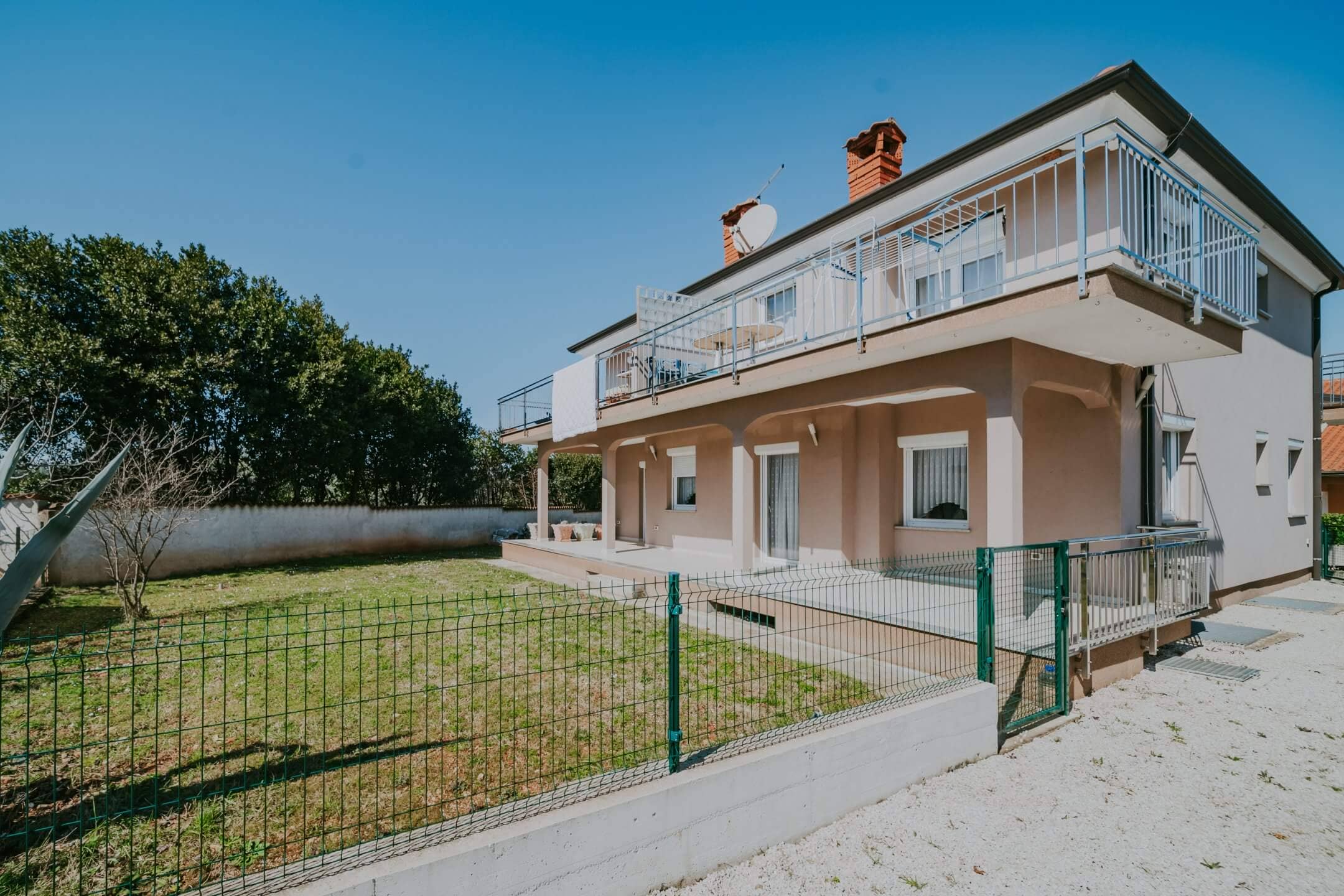 Umag | Maus | Geräumige Wohnung im Erdgeschoss mit Garten und großem Abstellraum Umag | Maus | Geräumige Wohnung im Erdgeschoss mit Garten und großem Abstellraum