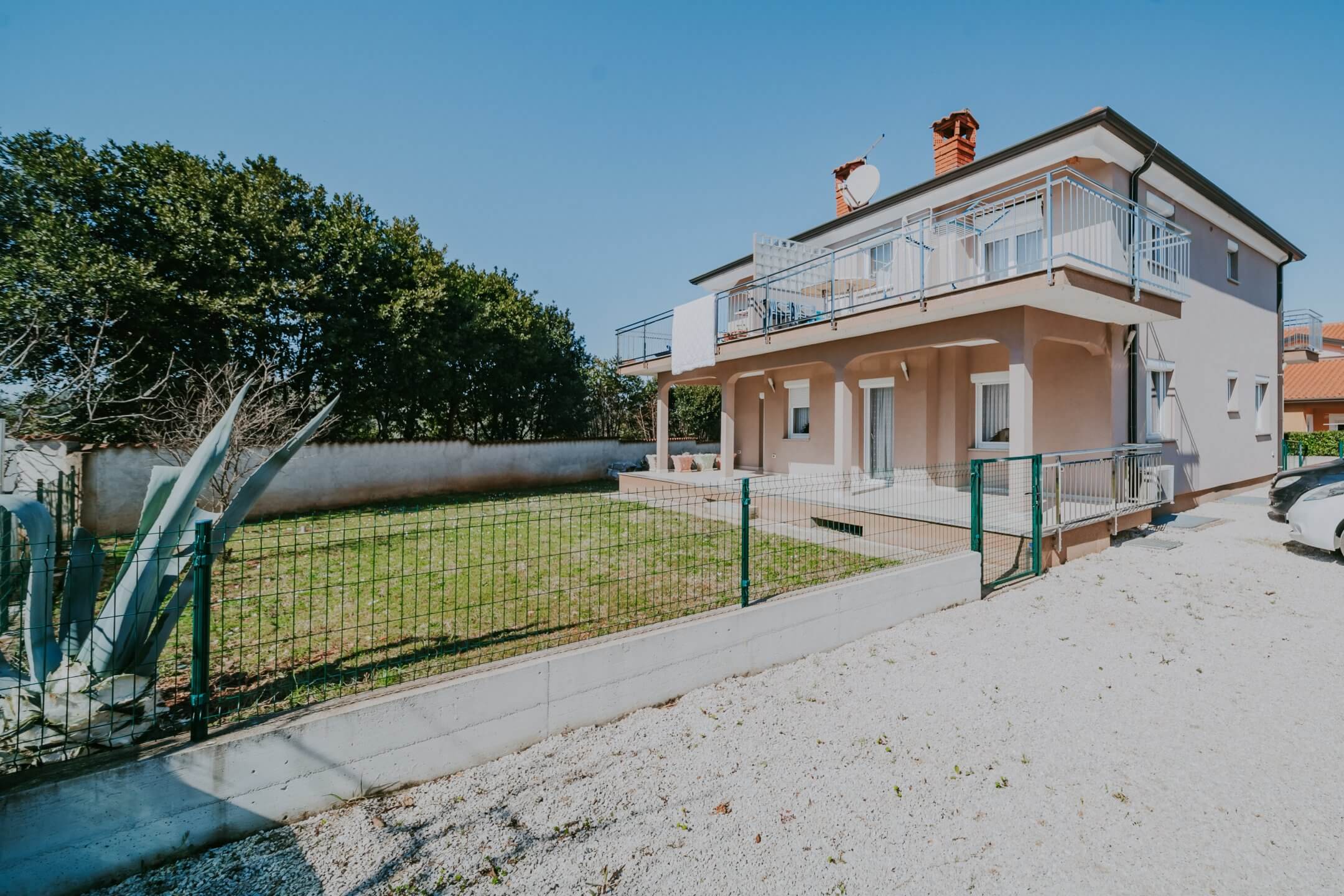 Umag | Maus | Geräumige Wohnung im Erdgeschoss mit Garten und großem Abstellraum