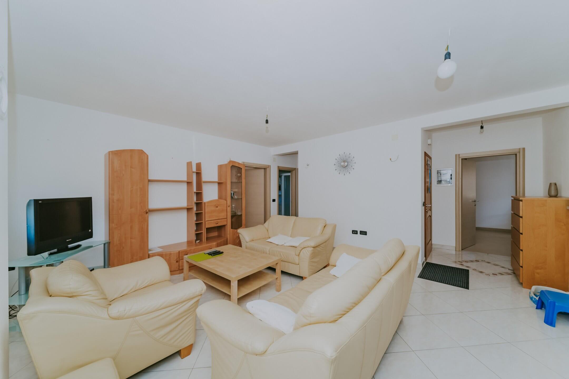 Umag | Maus | Geräumige Wohnung im Erdgeschoss mit Garten und großem Abstellraum