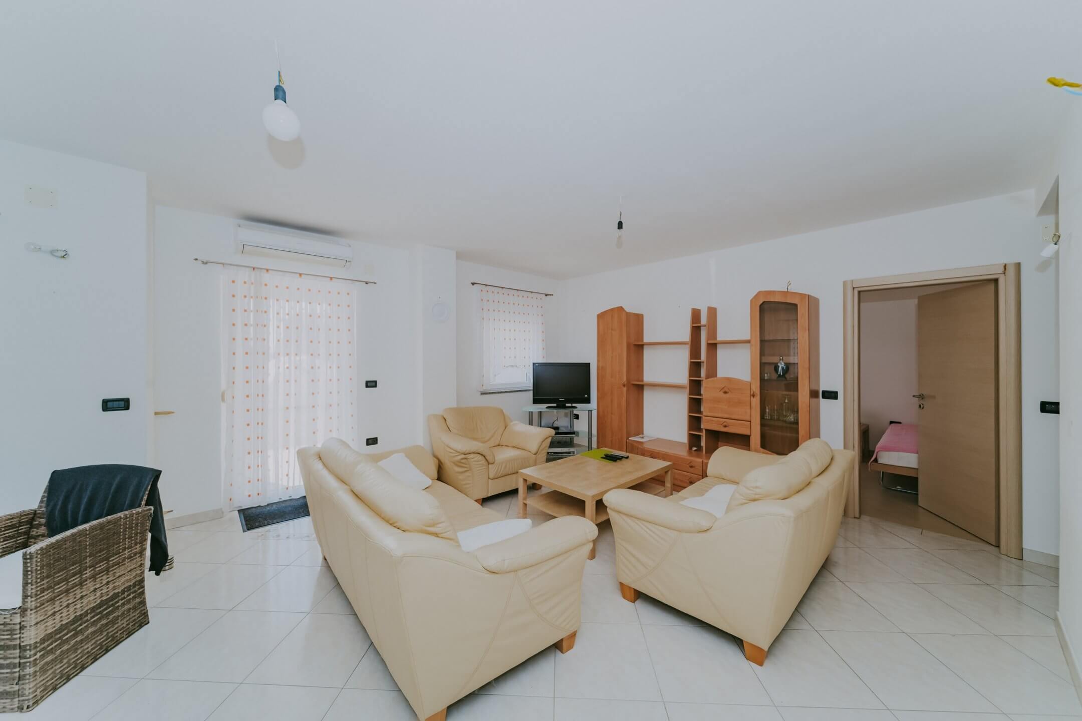 Umag | Maus | Geräumige Wohnung im Erdgeschoss mit Garten und großem Abstellraum