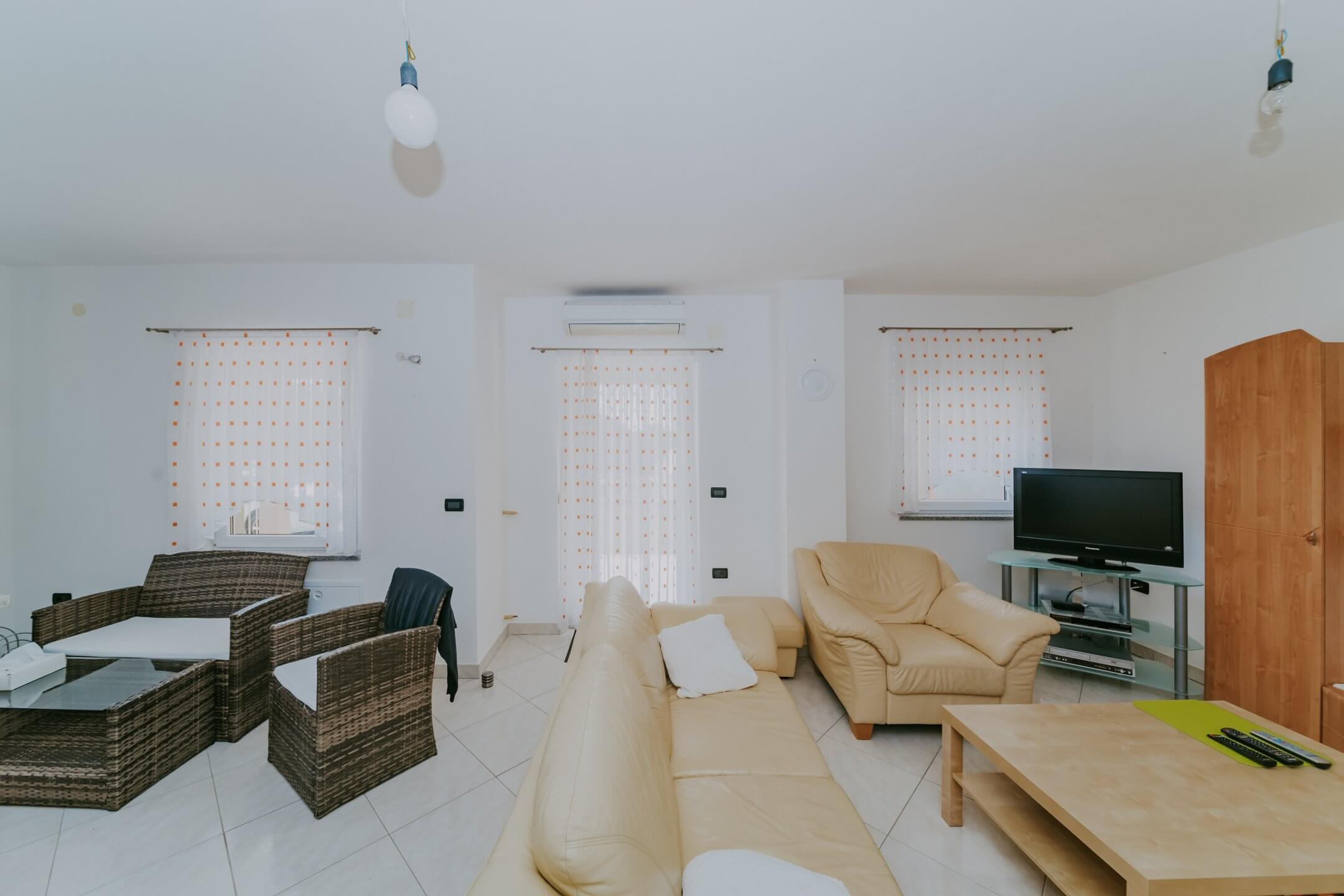 Umag | Maus | Geräumige Wohnung im Erdgeschoss mit Garten und großem Abstellraum