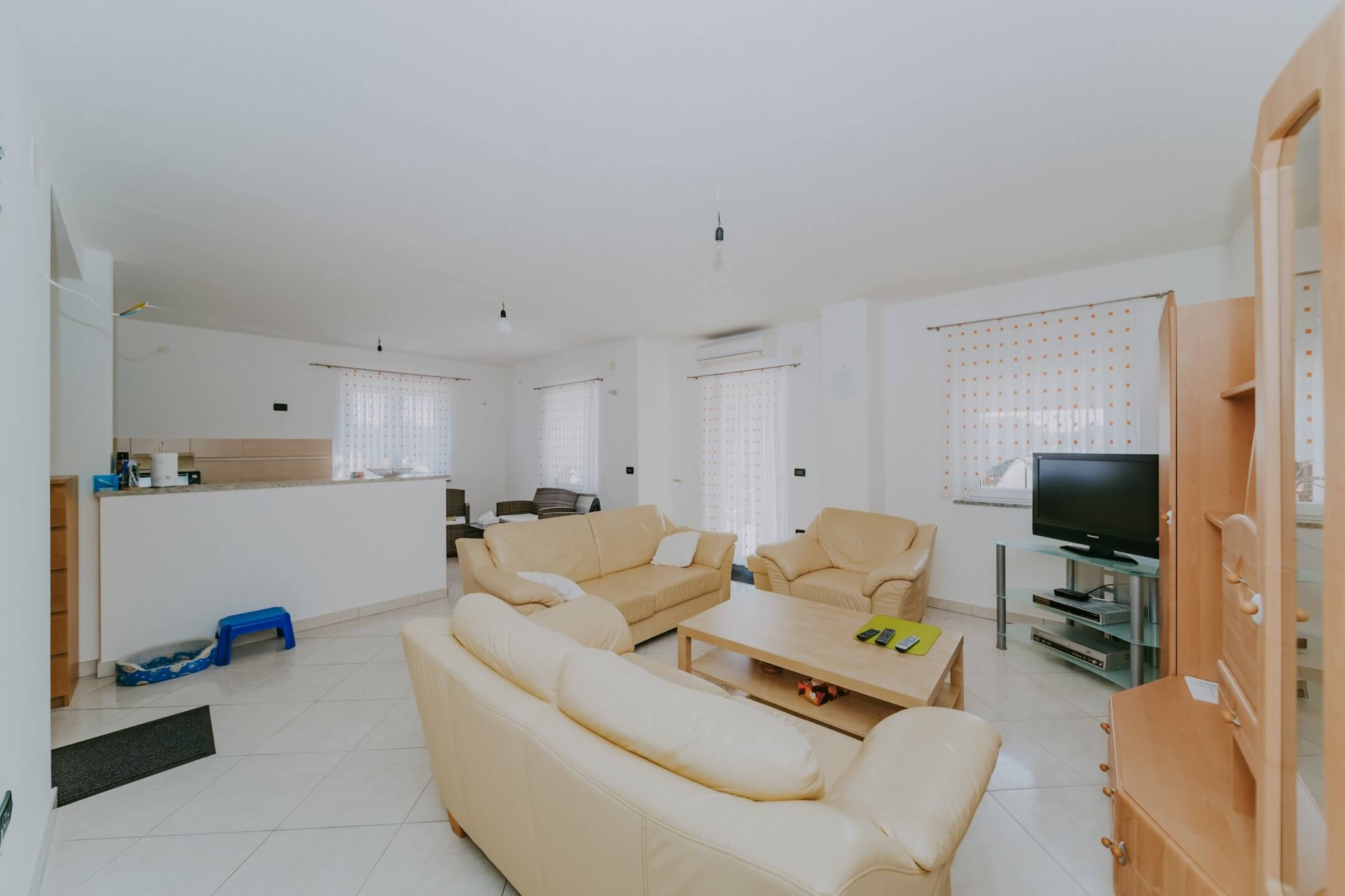 Umag | Maus | Geräumige Wohnung im Erdgeschoss mit Garten und großem Abstellraum