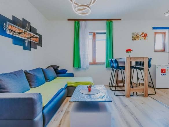 Poreč okolica | Apartmajska hiša s pogledom na morje