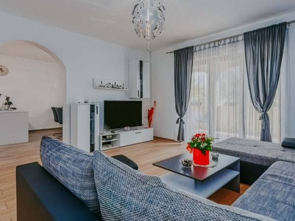 Poreč okolica | Apartmajska hiša s pogledom na morje