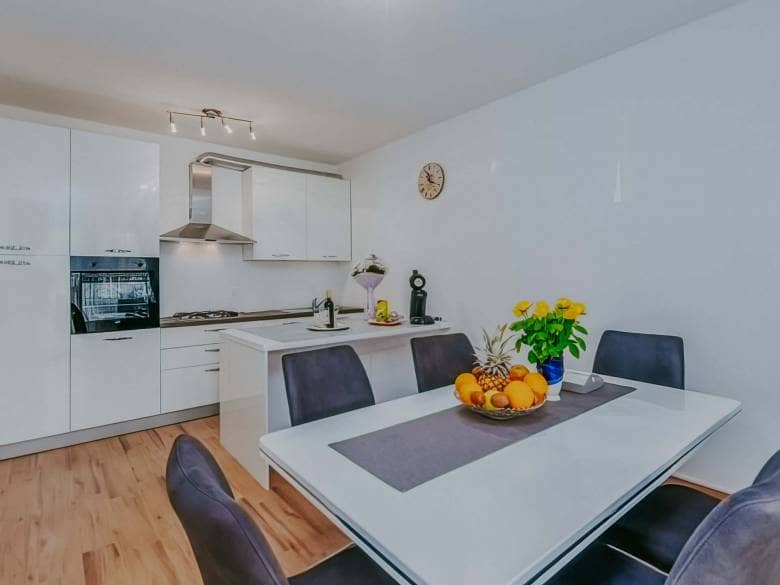 Poreč okolica | Apartmajska hiša s pogledom na morje