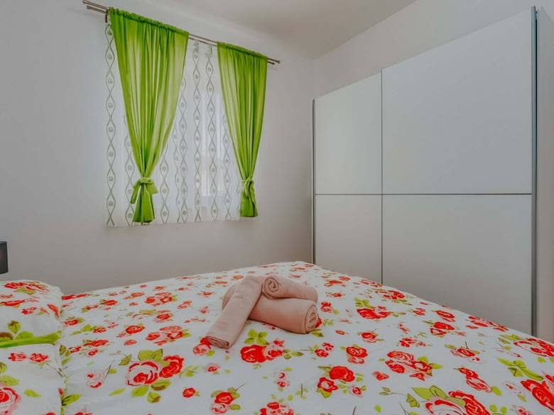 Poreč okolica | Apartmajska hiša s pogledom na morje