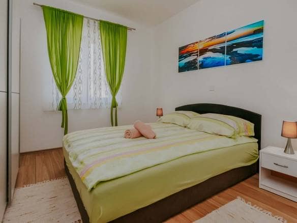 Poreč okolica | Apartmajska hiša s pogledom na morje