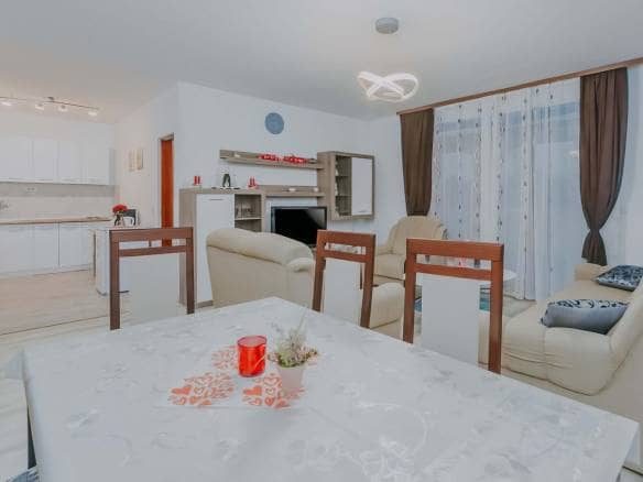 Poreč okolica | Apartmajska hiša s pogledom na morje