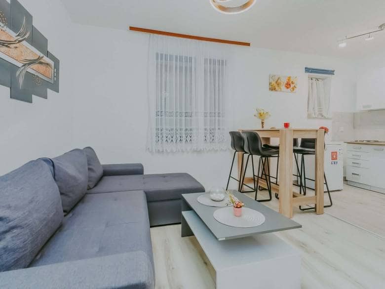 Poreč okolica | Apartmajska hiša s pogledom na morje