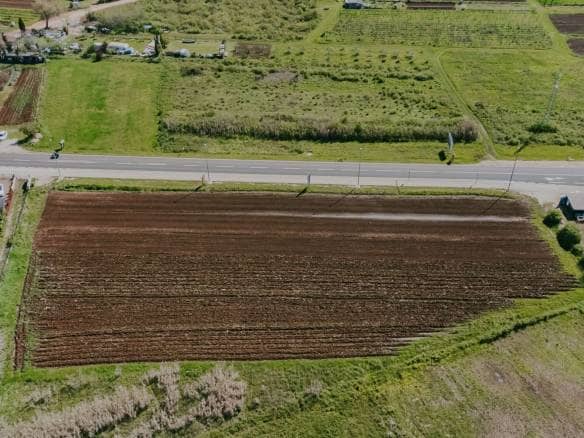 Umago | Ampio terreno vicino alla città per investimento