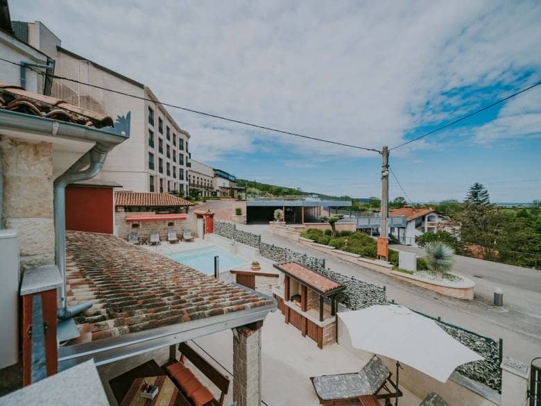Exklusiv! Umgebung von Kaštel | Ein Komplex aus Steinhäusern mit Swimmingpool und Wohnungen zur Investition