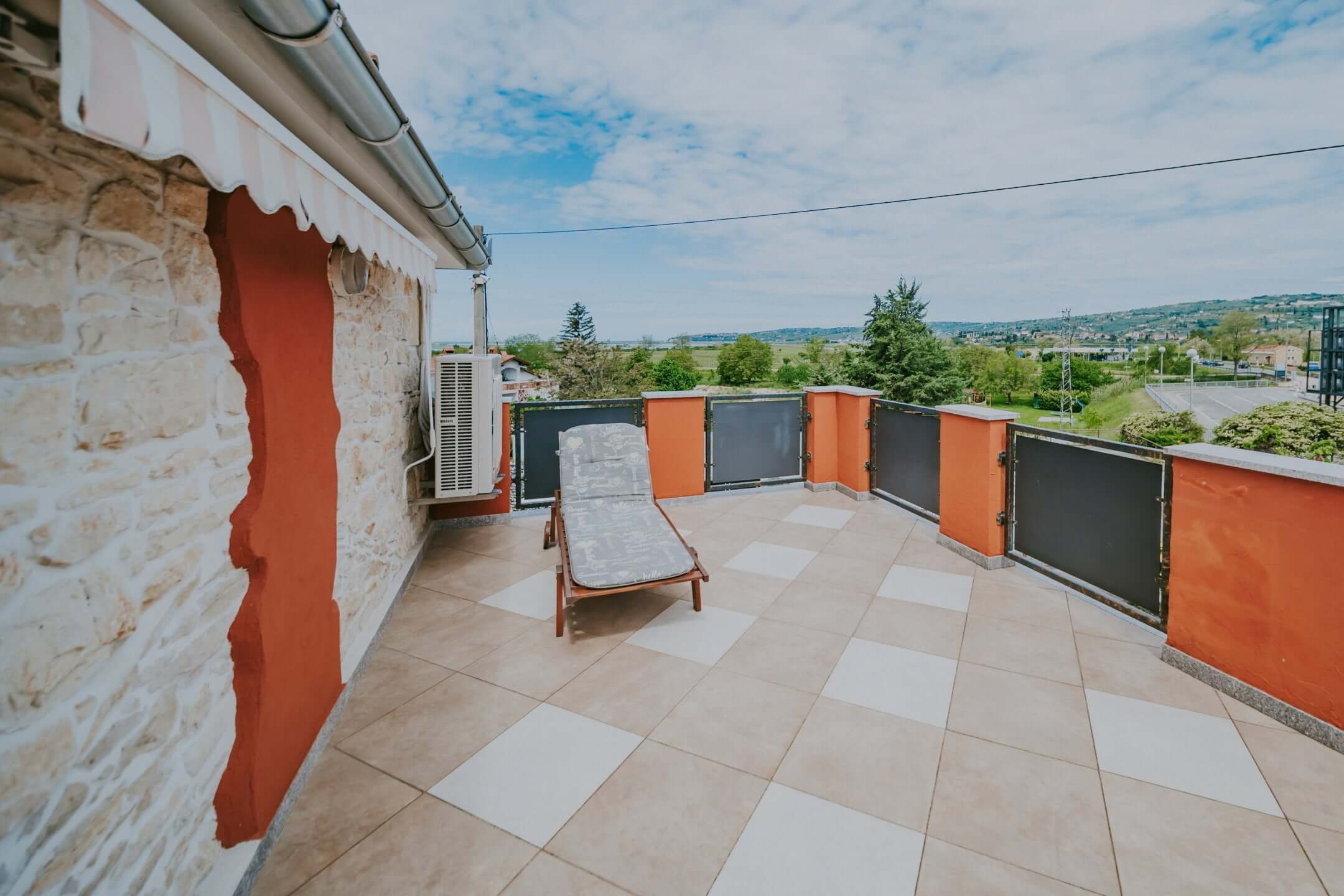 Exklusiv! Umgebung von Kaštel | Ein Komplex aus Steinhäusern mit Swimmingpool und Wohnungen zur Investition