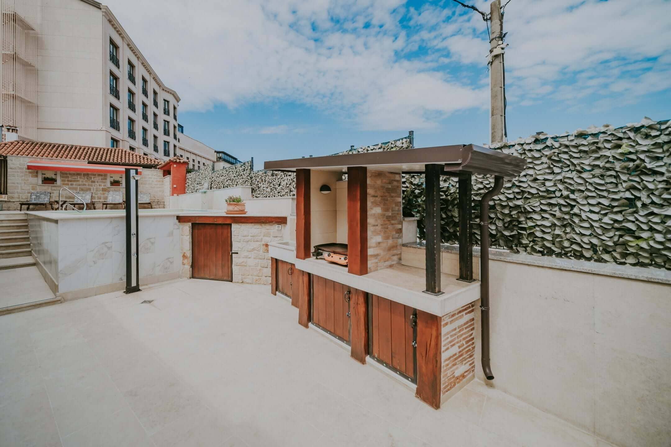 Exklusiv! Umgebung von Kaštel | Ein Komplex aus Steinhäusern mit Swimmingpool und Wohnungen zur Investition
